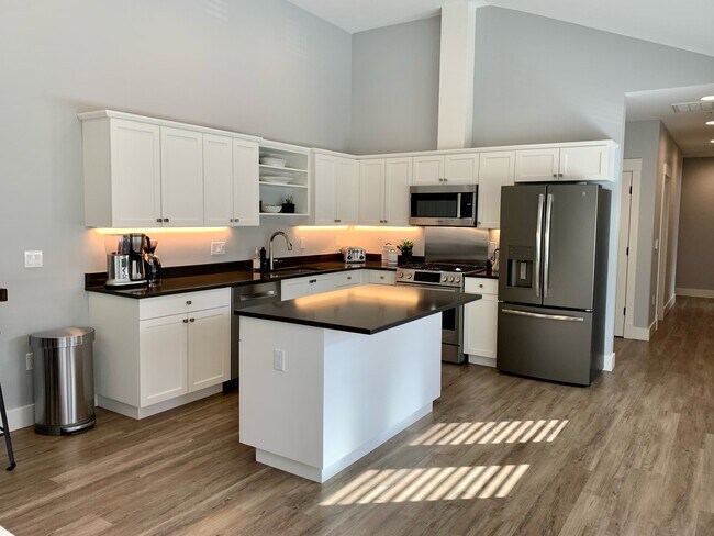 Kitchen - 16524 Boones Ferry Rd