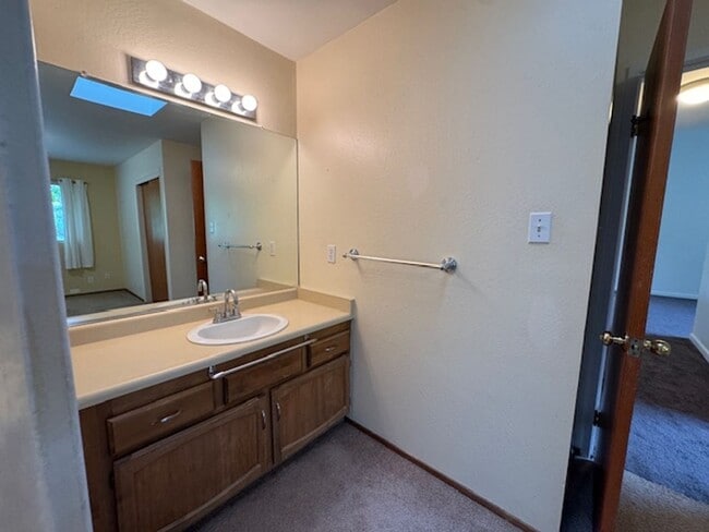 Building Photo - Two bedroom country charmer close to Occidental $2800.00