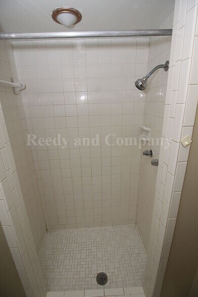 Building Photo - 5901 Tishomingo Dr