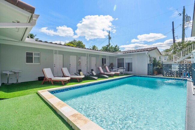 Building Photo - 2270 SE 5th St