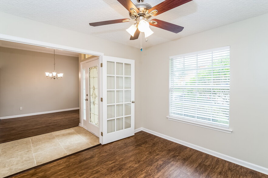 Building Photo - 2917 Thorncrest Dr