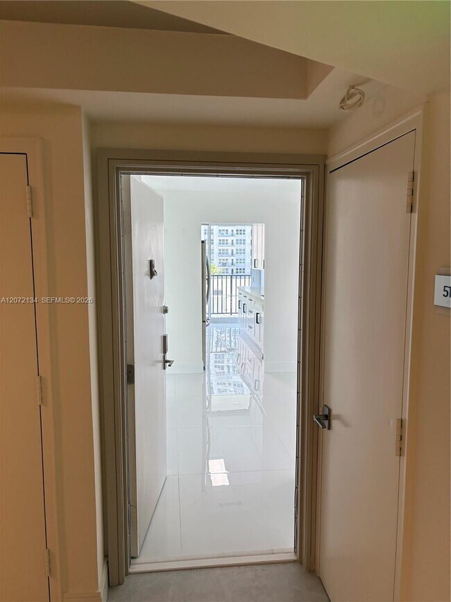 Building Photo - 525 N Ocean Blvd