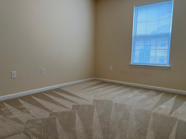 Building Photo - 325 Falcon Run