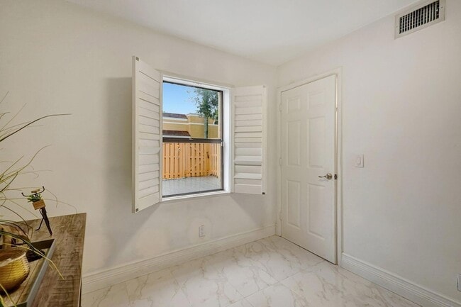 Building Photo - 4310 Village D Dr