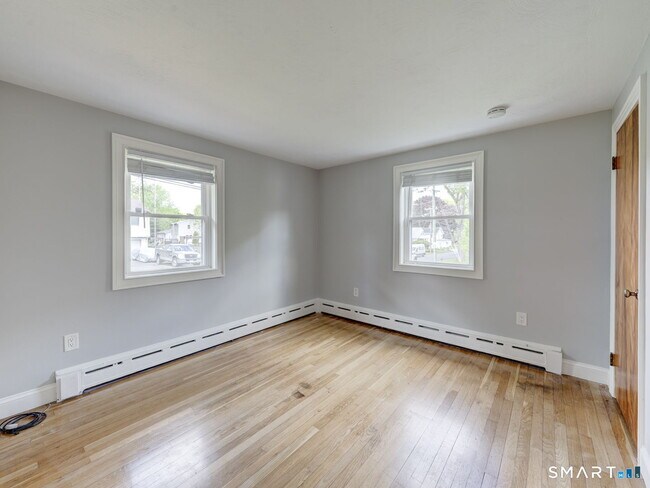 Building Photo - 25 Amity St