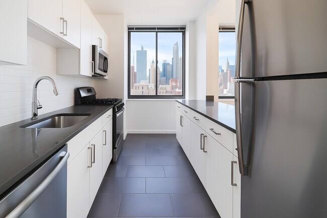 Building Photo - 504 W 55th St