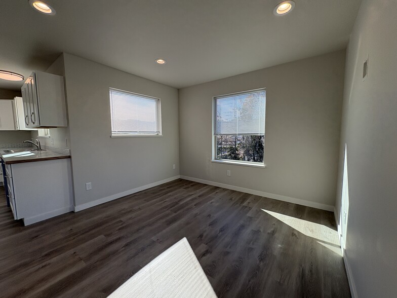 Building Photo - 2210 Arden Ct N