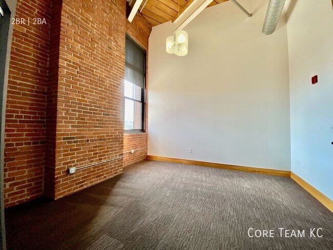 Building Photo - 382 W 22nd St