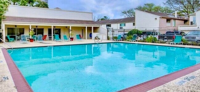 Building Photo - 1962 Augusta Dr