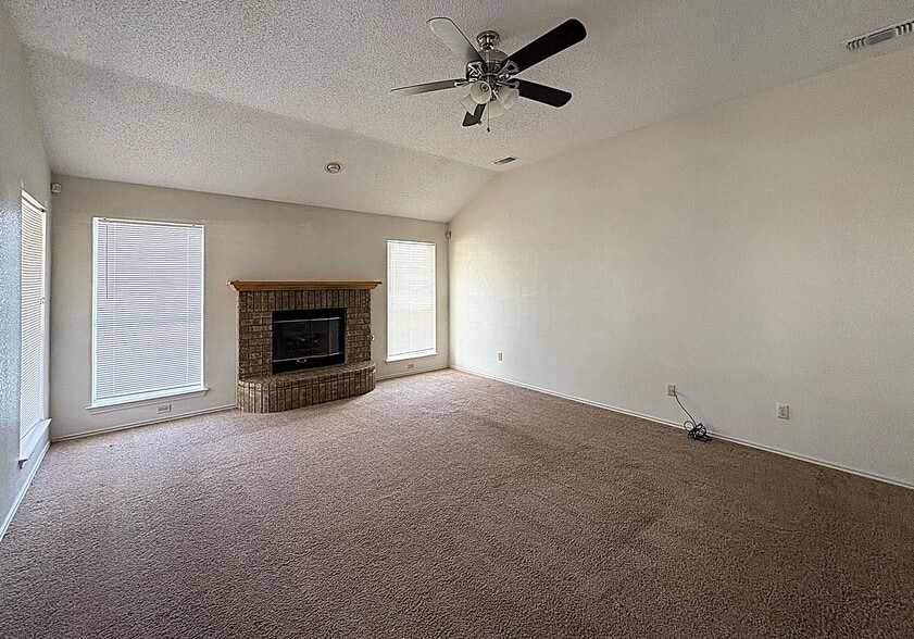 Building Photo - 607 Ottawa Dr