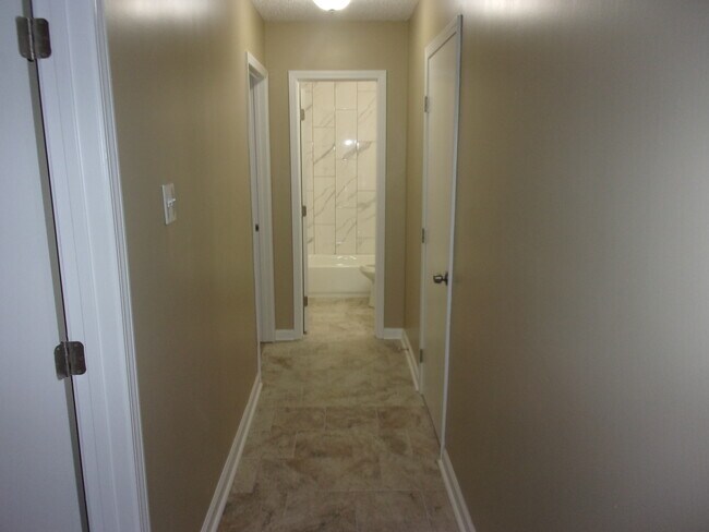 Building Photo - 2957 Phyllis Ln