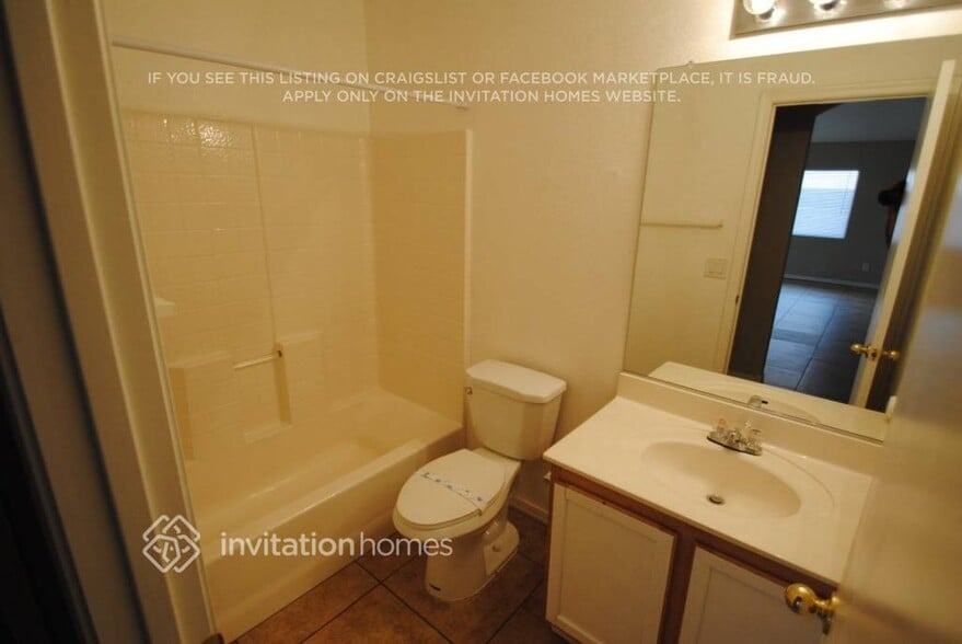 Building Photo - 15659 N Gil Balcome Ct