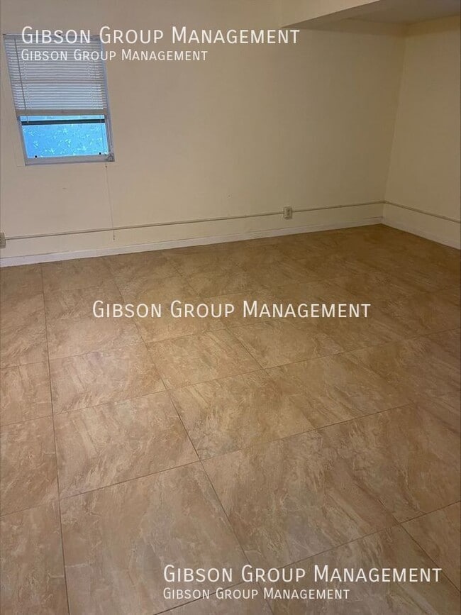 Building Photo - 631 NE 17th Way