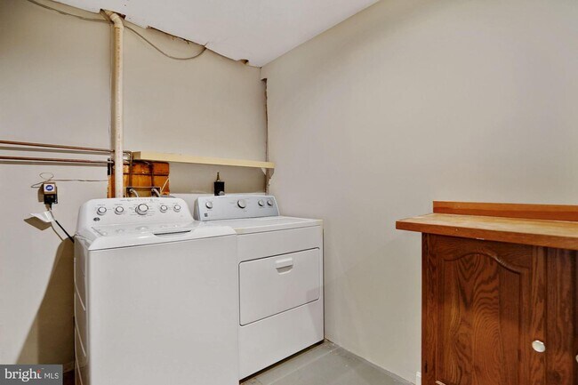 Building Photo - 5136 Glen Meadow Dr