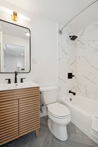 Master bathroom - 1600 Beacon St