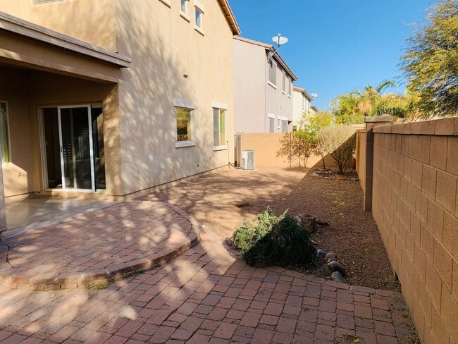 Building Photo - Beautiful Home In Rancho Sahuarita Located...