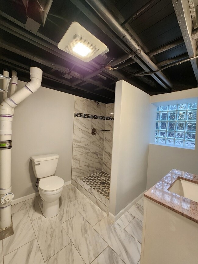 Building Photo - 3055 N Lockwood Ave