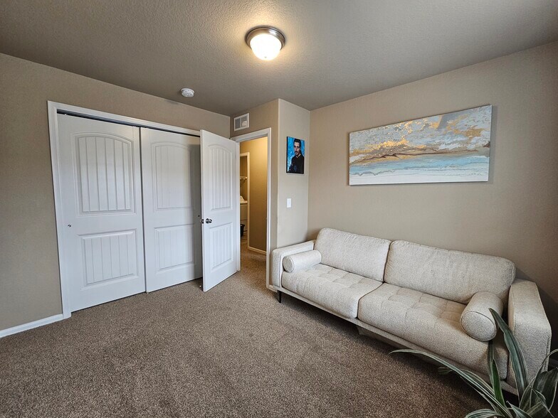 Building Photo - 7673 Jack Pine Grv