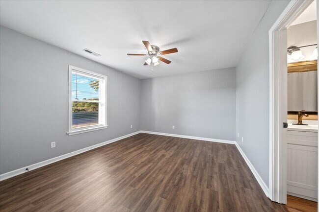 Building Photo - 9496 Holly Grove Rd