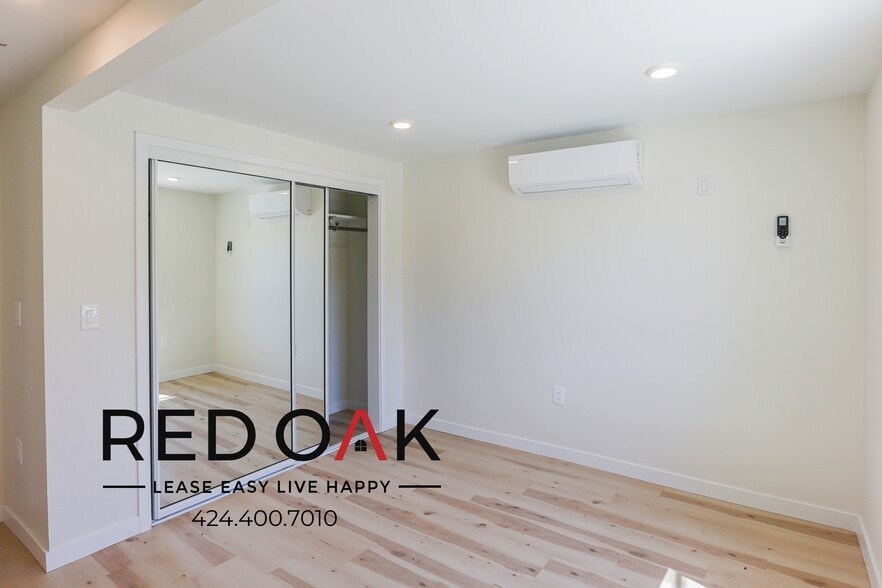 Building Photo - 1861 S Sycamore Ave