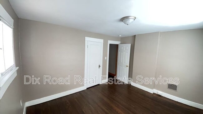 Building Photo - 337-339 Knecht Dr