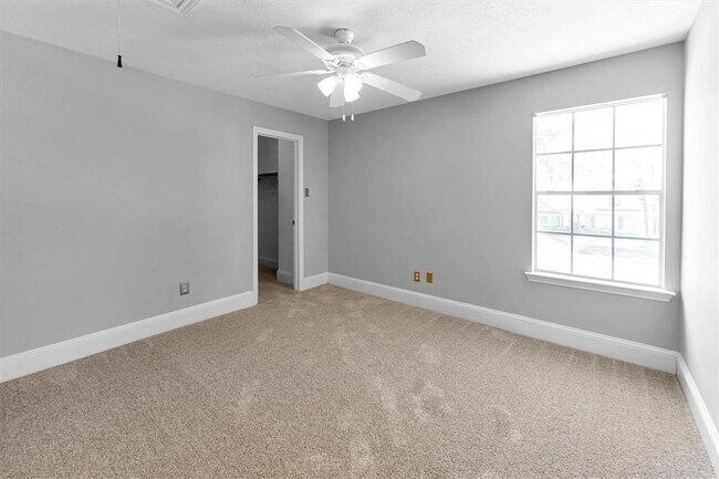 Building Photo - 15614 Lago Villa Dr
