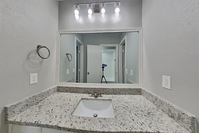 Building Photo - 8607 Pines Pl Dr