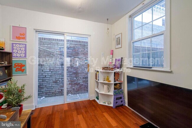 Building Photo - 1038 S Bouvier St