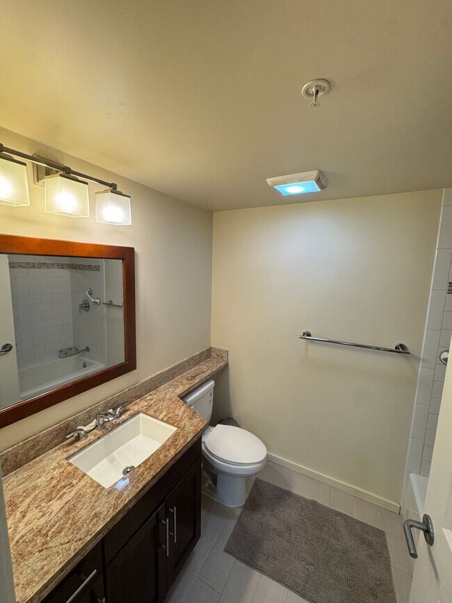 Building Photo - 1820 Kaioo Drive, A403