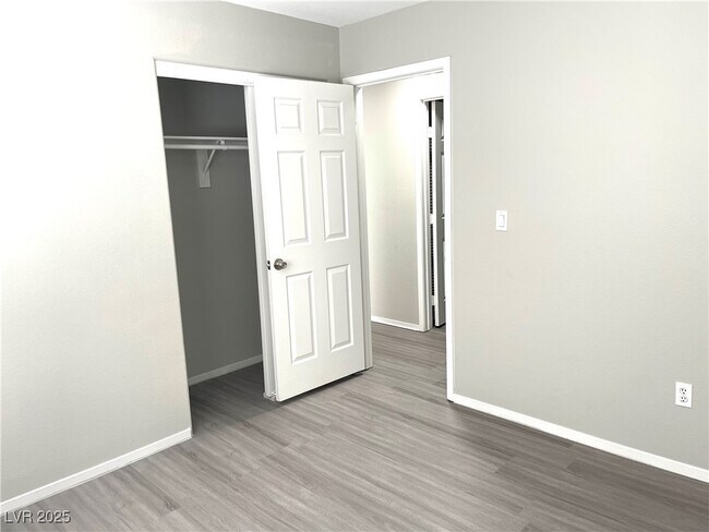 Building Photo - 564 Pomerol Ave