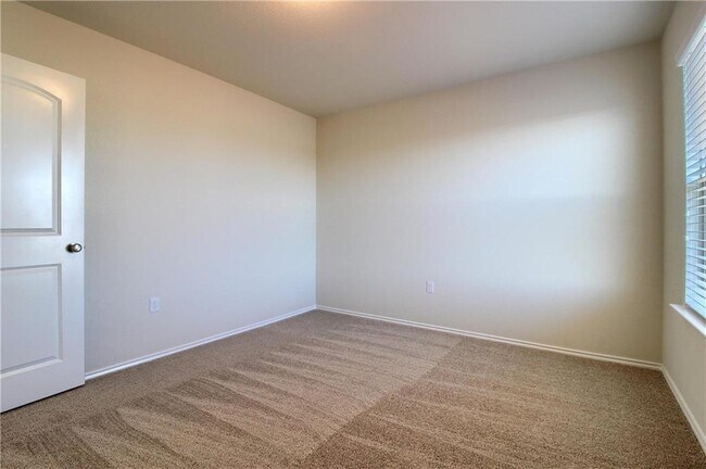 Building Photo - 13909 Osmarea Dr