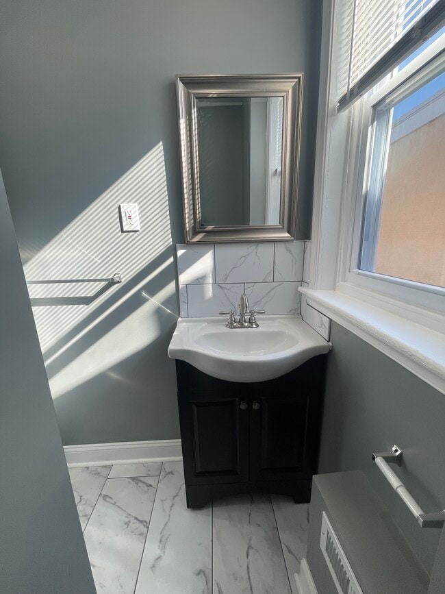 Building Photo - 1611 S Yewdall St