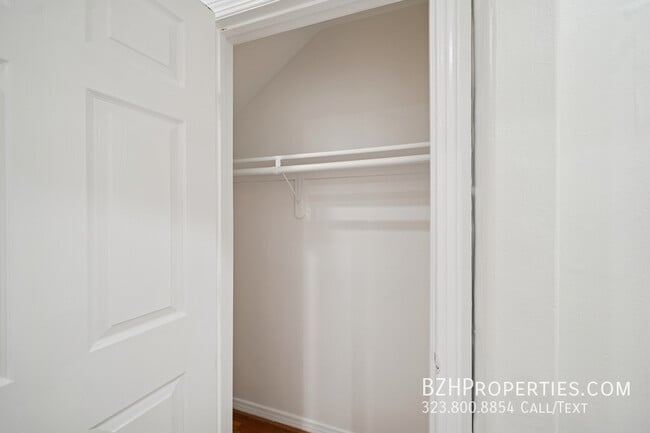 Building Photo - 710 Westmount Dr