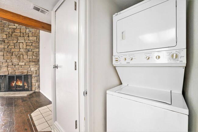 Building Photo - Charming 2 Bed, 2 Bath Condo with Loft in ...