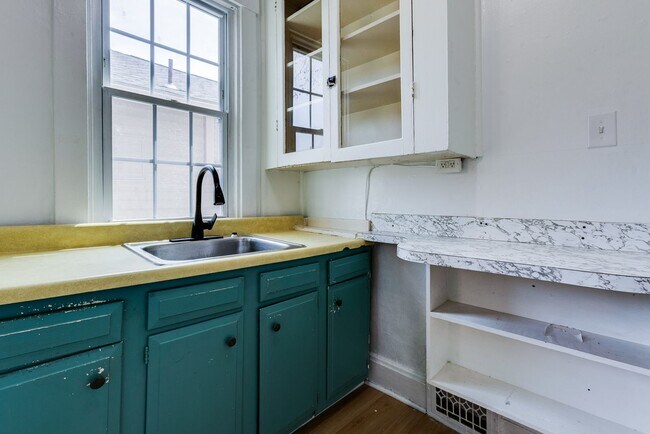 Building Photo - 275 Lelia St