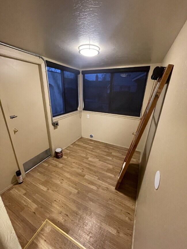 Building Photo - Cute 2 BR 1 BA Home in Midtown!