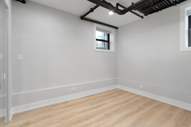 Building Photo - 1245 W Morse Ave