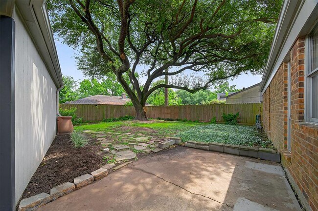 Building Photo - 16019 Parksley Dr