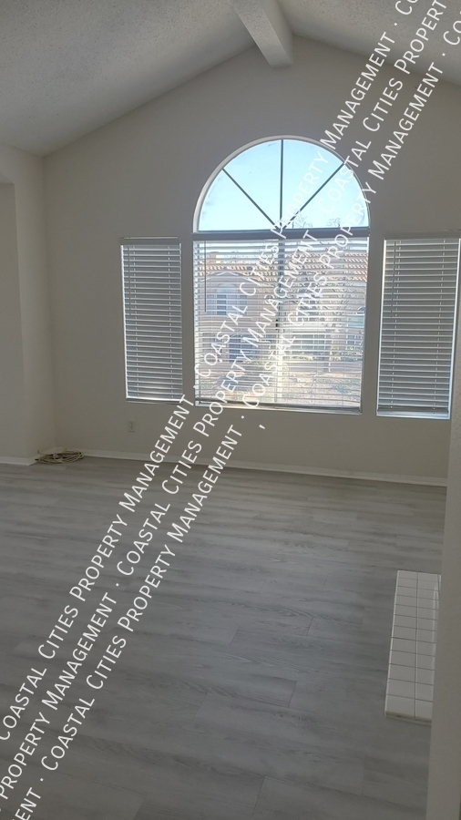 Building Photo - 3121 Genoa-B