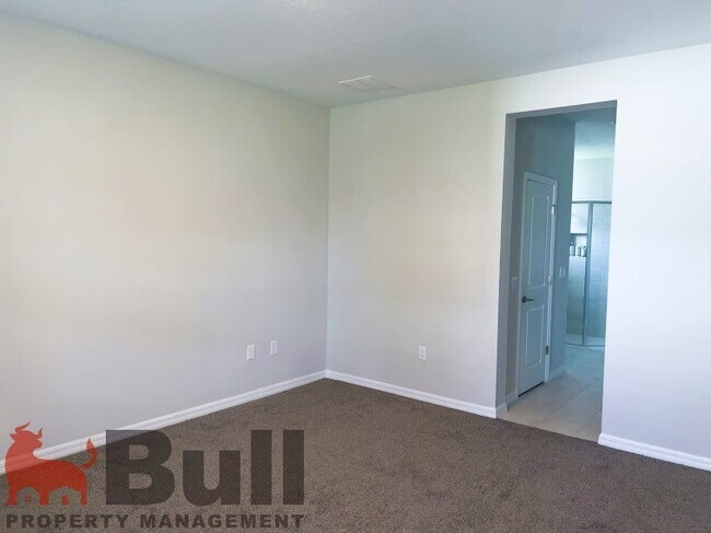 Building Photo - 1980 GOBLET COVE St