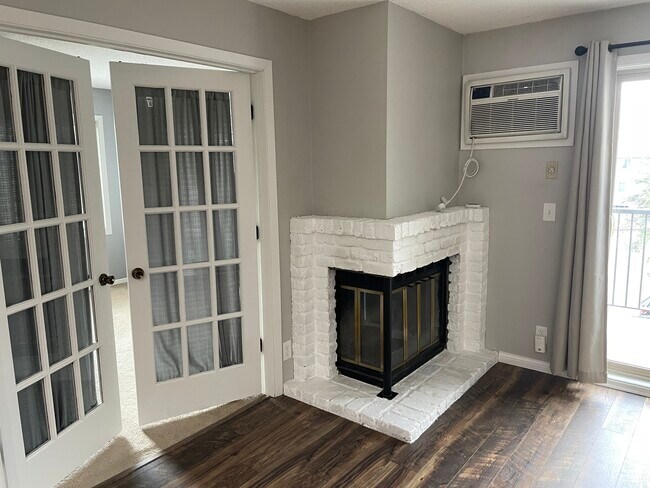 Building Photo - 2160 Ridge Dr