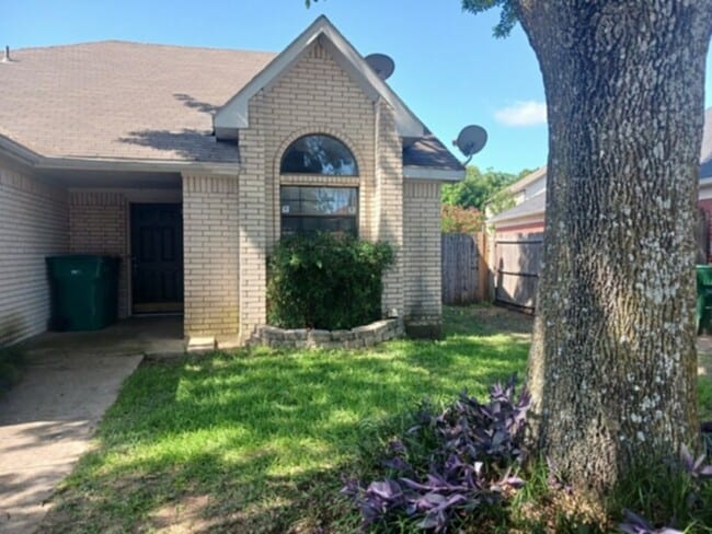 Building Photo - Very nice single family home in Cedar Hill