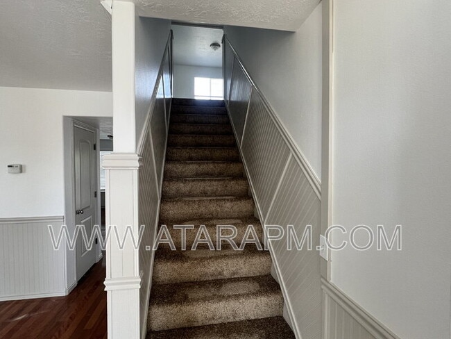 Building Photo - 574 Northlake Dr