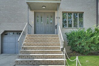 Building Photo - 773 1st St