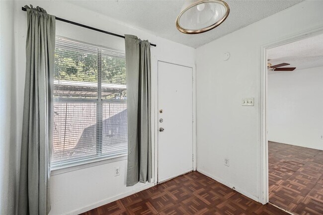 Building Photo - 7214 Salt Springs Dr