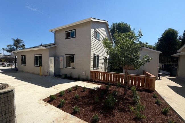 Building Photo - 811- 909 S Spruce Street