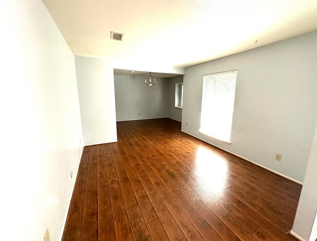 Building Photo - 18 Brookflower Rd