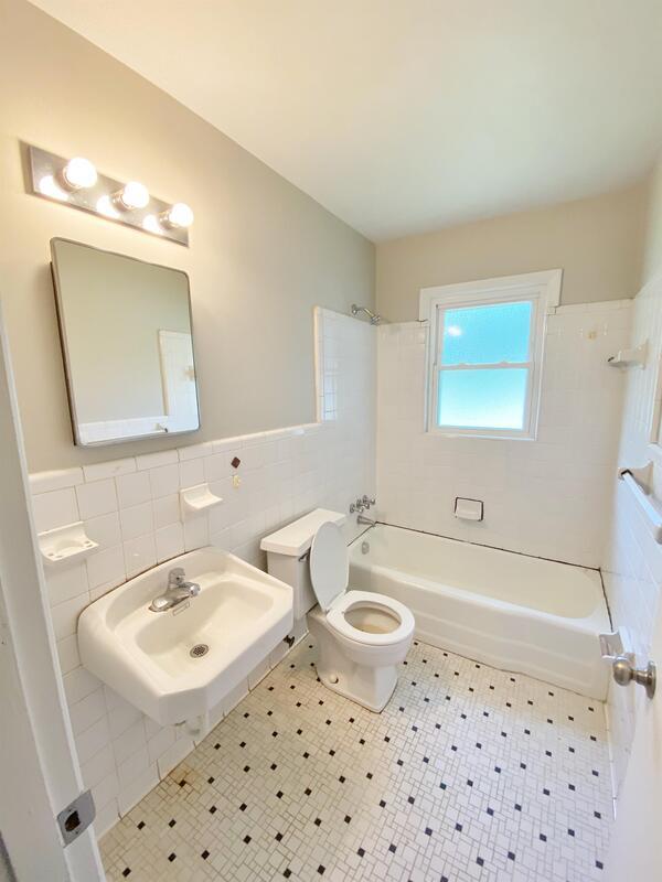 Building Photo - 819 Dana Pl