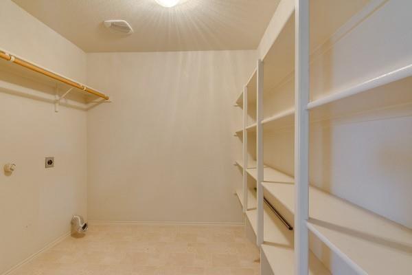 Building Photo - 621 Woodpecker Ln