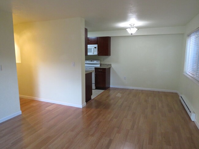 Building Photo - Renton Highlands 2Bd/1Ba ground floor Cond...